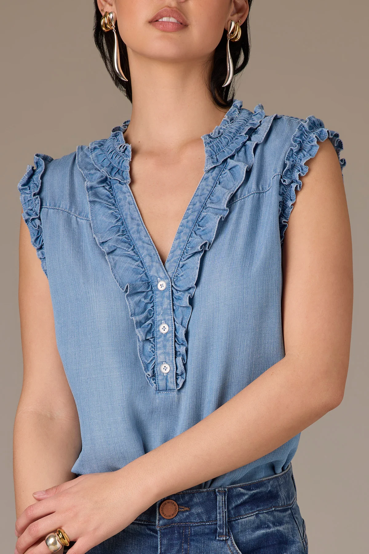 Ruffle Armhole Stand Collar Half Placket Hi-Low Woven Top - Image 4