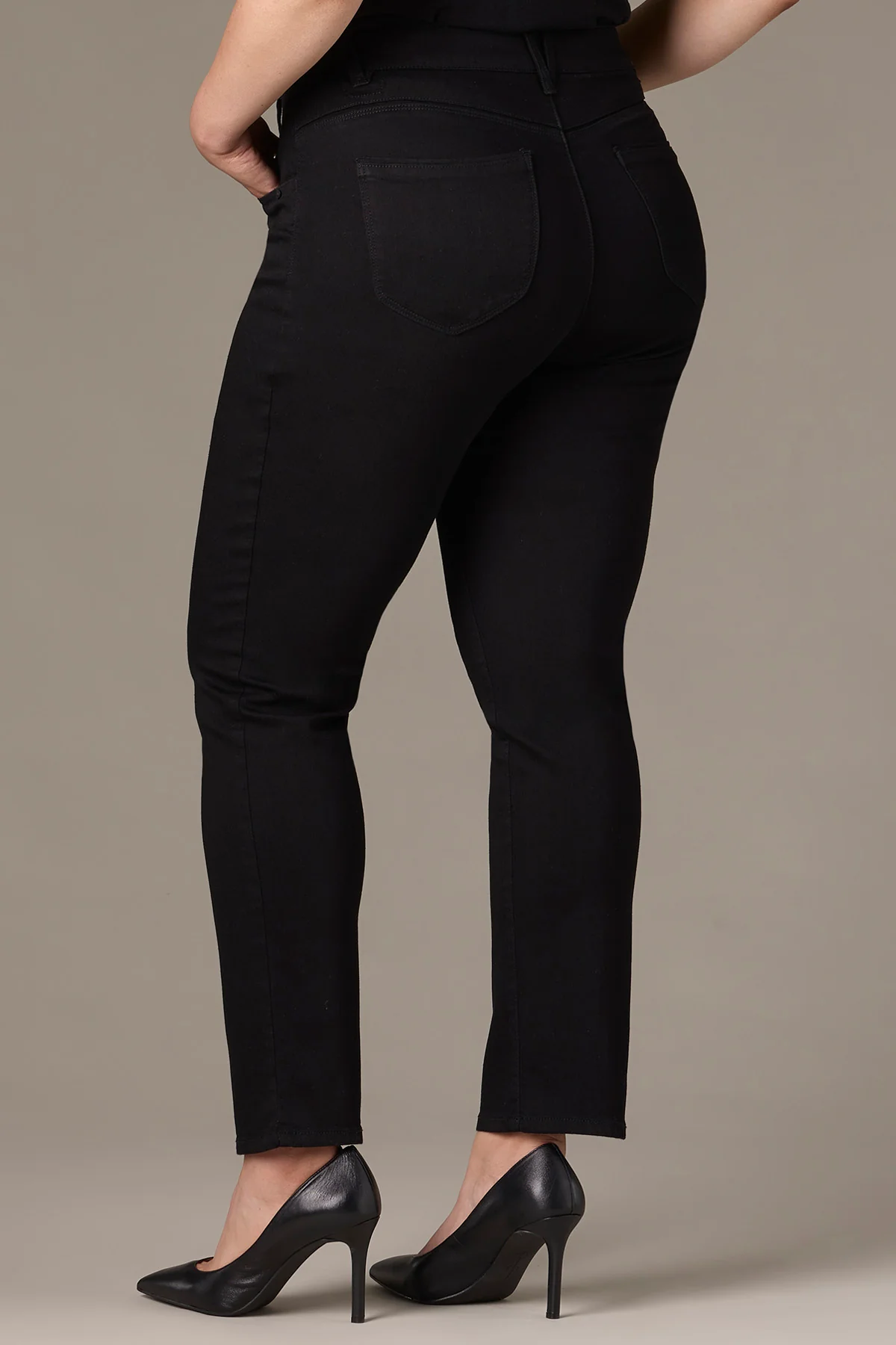 Sawyer Mid-Rise Straight Leg Plus Size Jeans in Black - Image 3