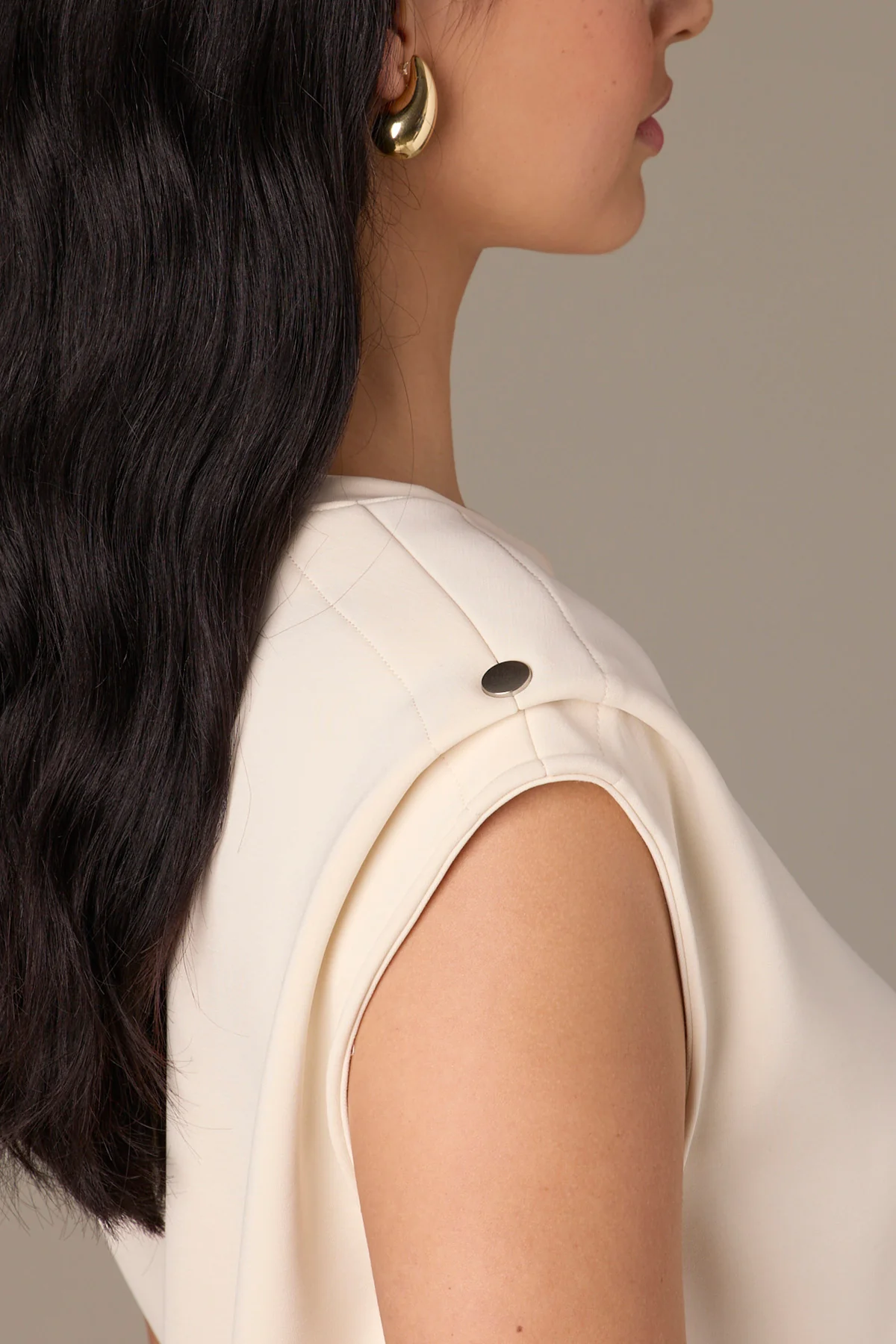 Sleeveless Pleated Round Neck Bubble Hem Knit Top with Studs - Image 10