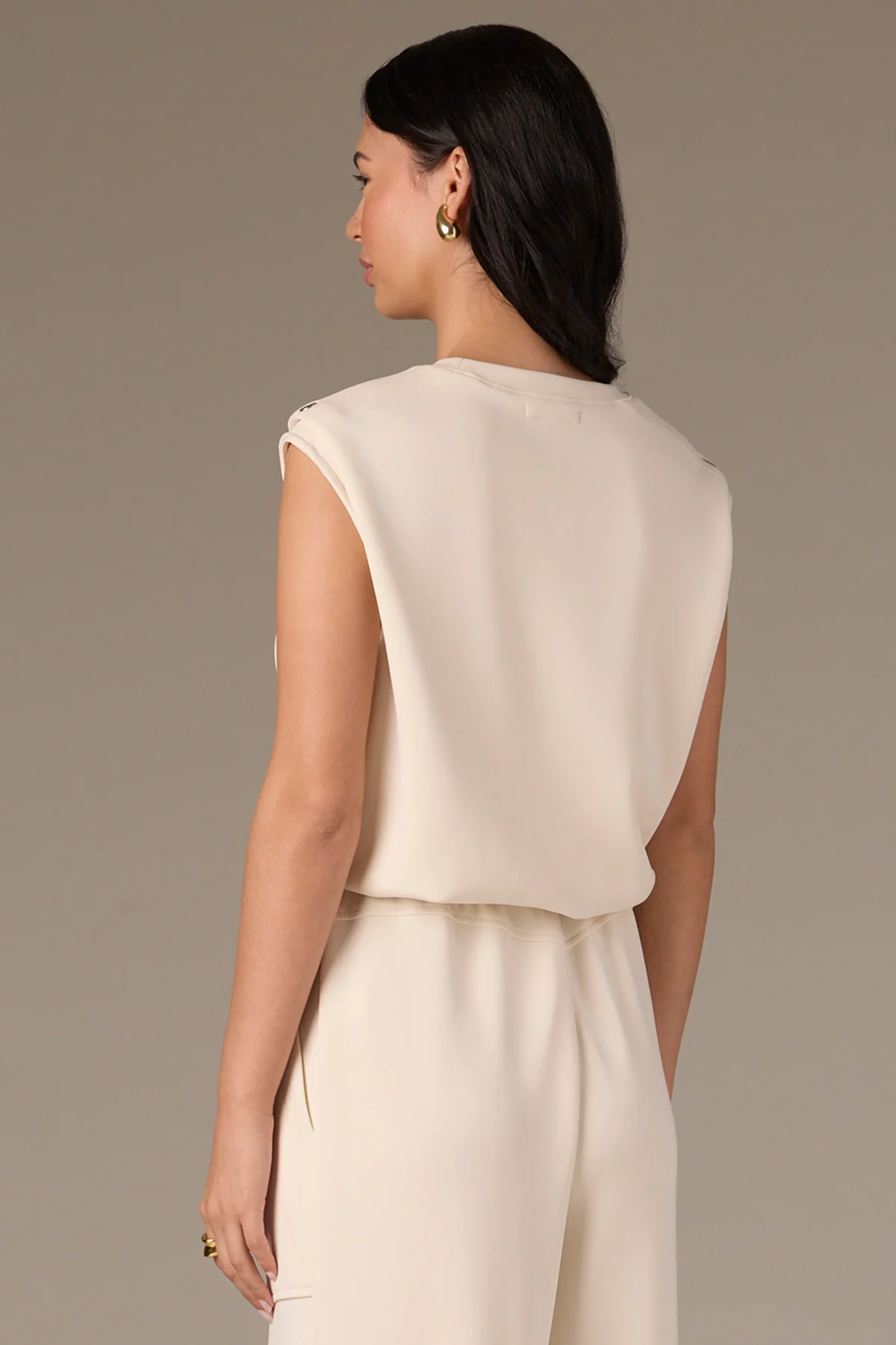 Sleeveless Pleated Round Neck Bubble Hem Knit Top with Studs - Image 4