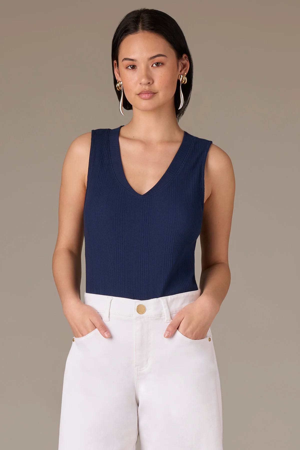 Sleeveless Rounded V-Neck Surplus Hem Knit Top - Image 10